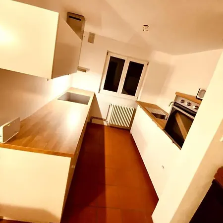 Sanjska Hisa Vojsko * Idrija